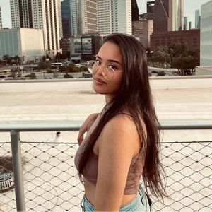 Meet your Posher, Nicole